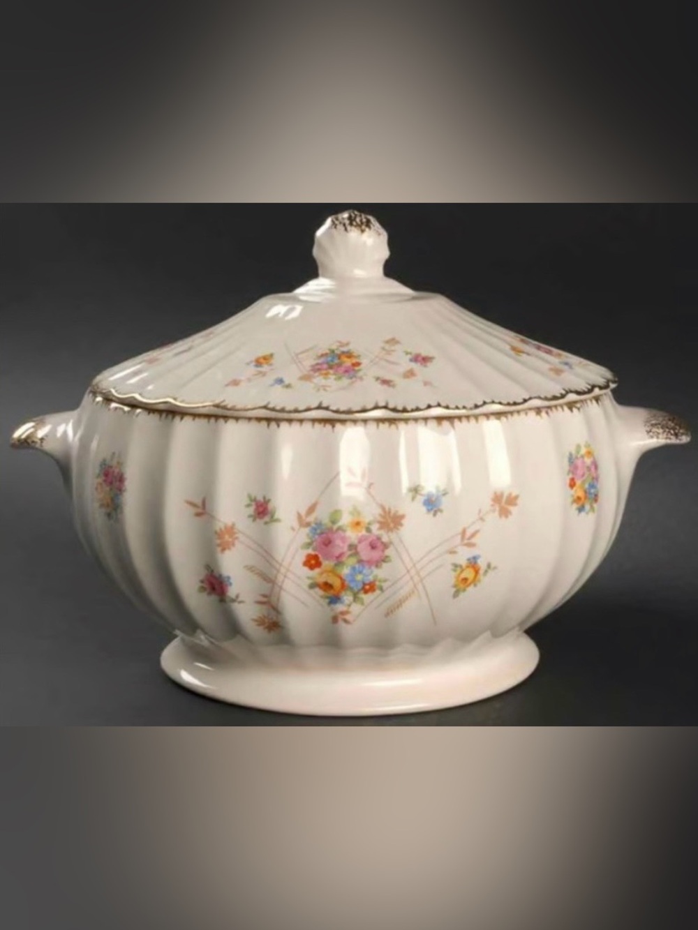 Vintage Limoges American New Princess covered vegetable bowl, 8"